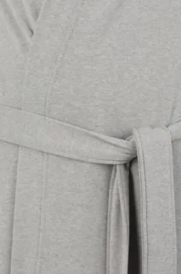 Batín gris con capucha y estampado de logo en las mangas