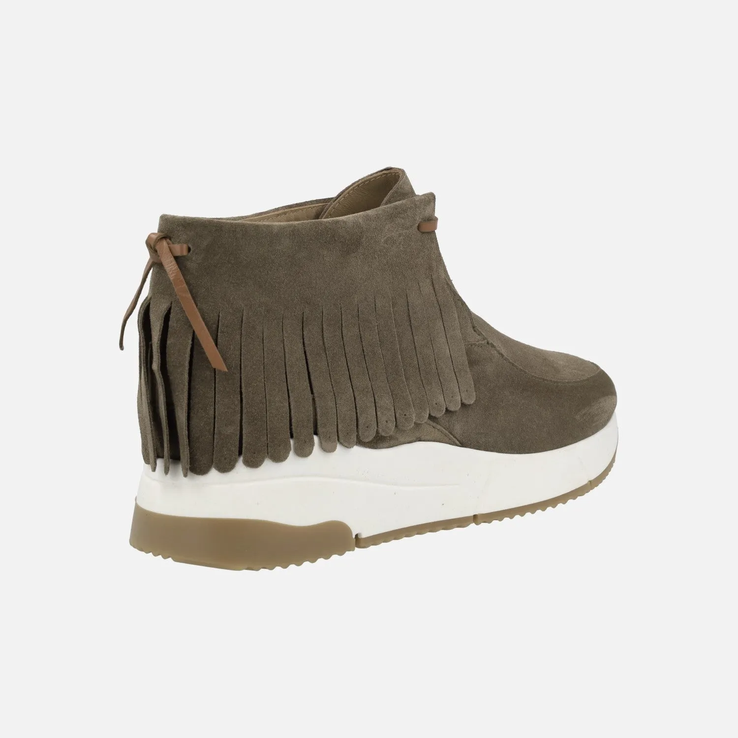 Botines bajos en serraje taupe con flecos