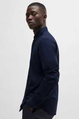 Camisa slim fit de punto de algodón con detalles de la marca bordados