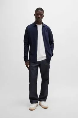 Camisa slim fit de punto de algodón con detalles de la marca bordados
