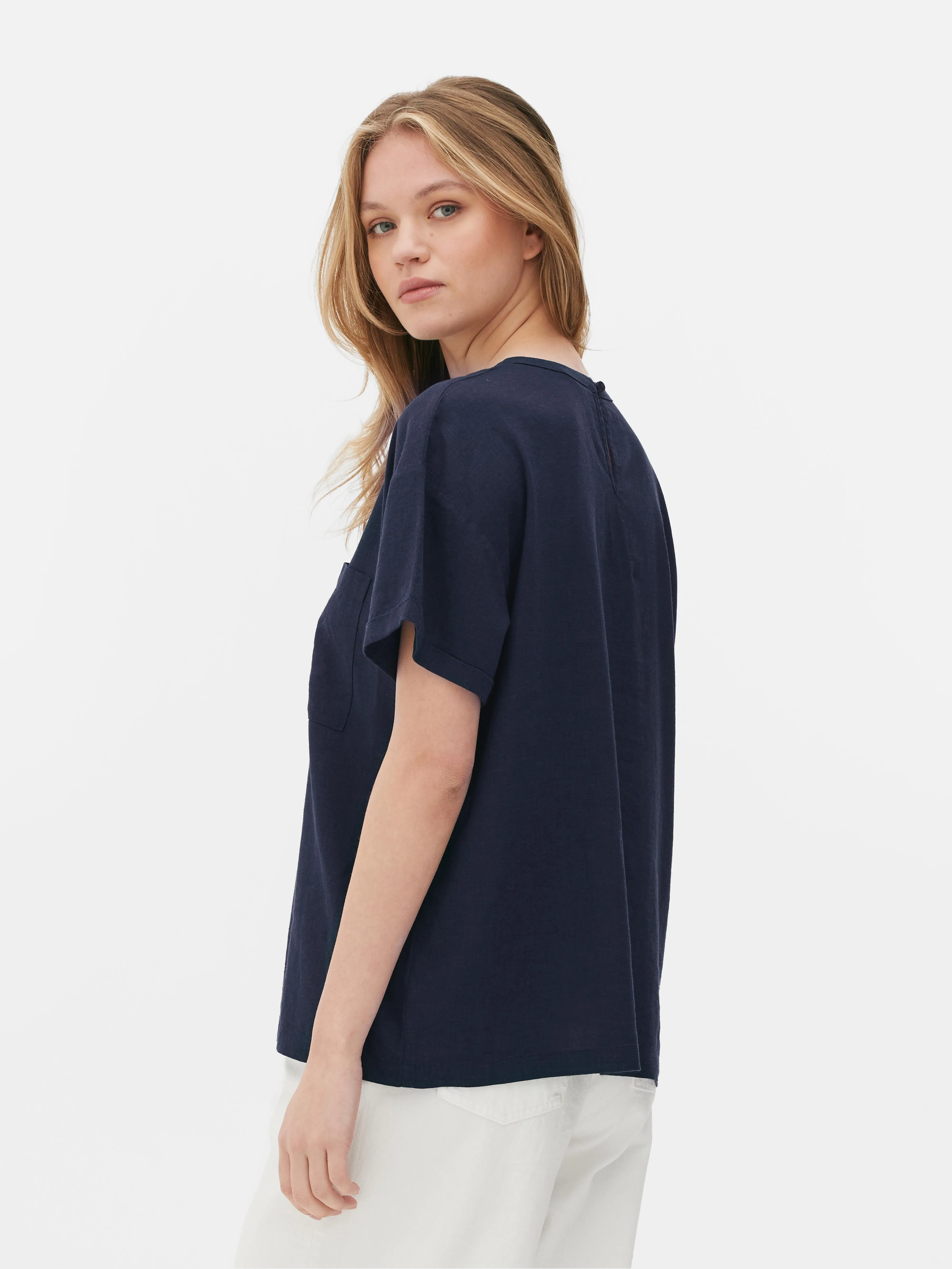 Camiseta con bolsillo de plastrón
