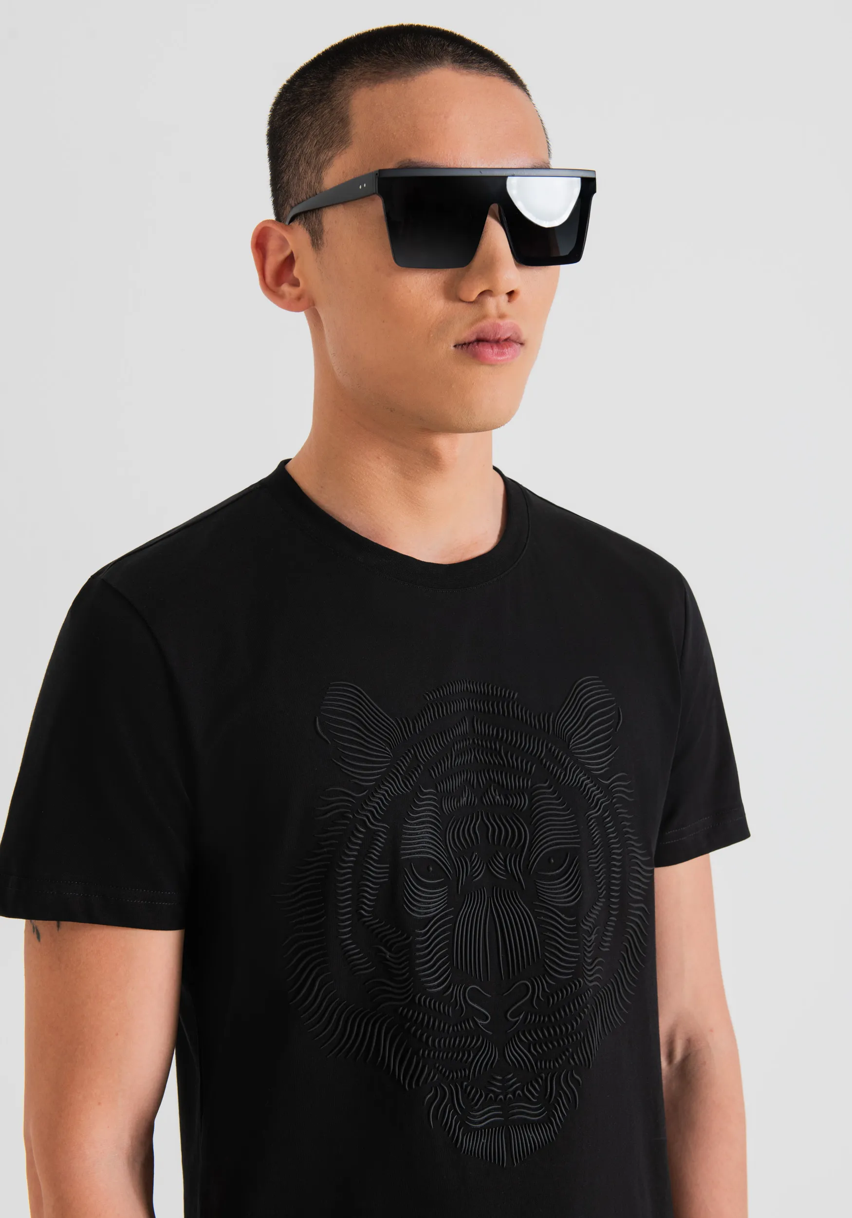 CAMISETA SLIM FIT DE JERSEY DE ALGODÓN CON ESTAMPADO DE GOMA