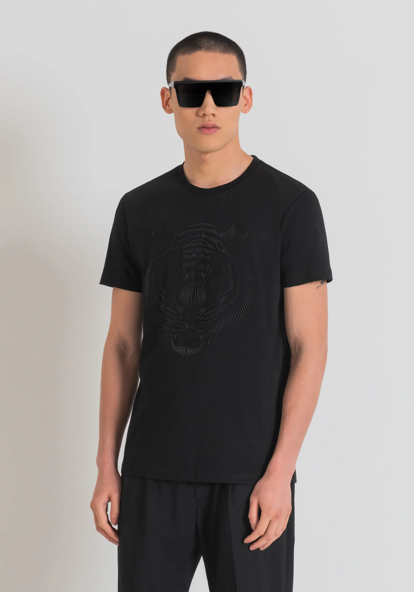 CAMISETA SLIM FIT DE JERSEY DE ALGODÓN CON ESTAMPADO DE GOMA