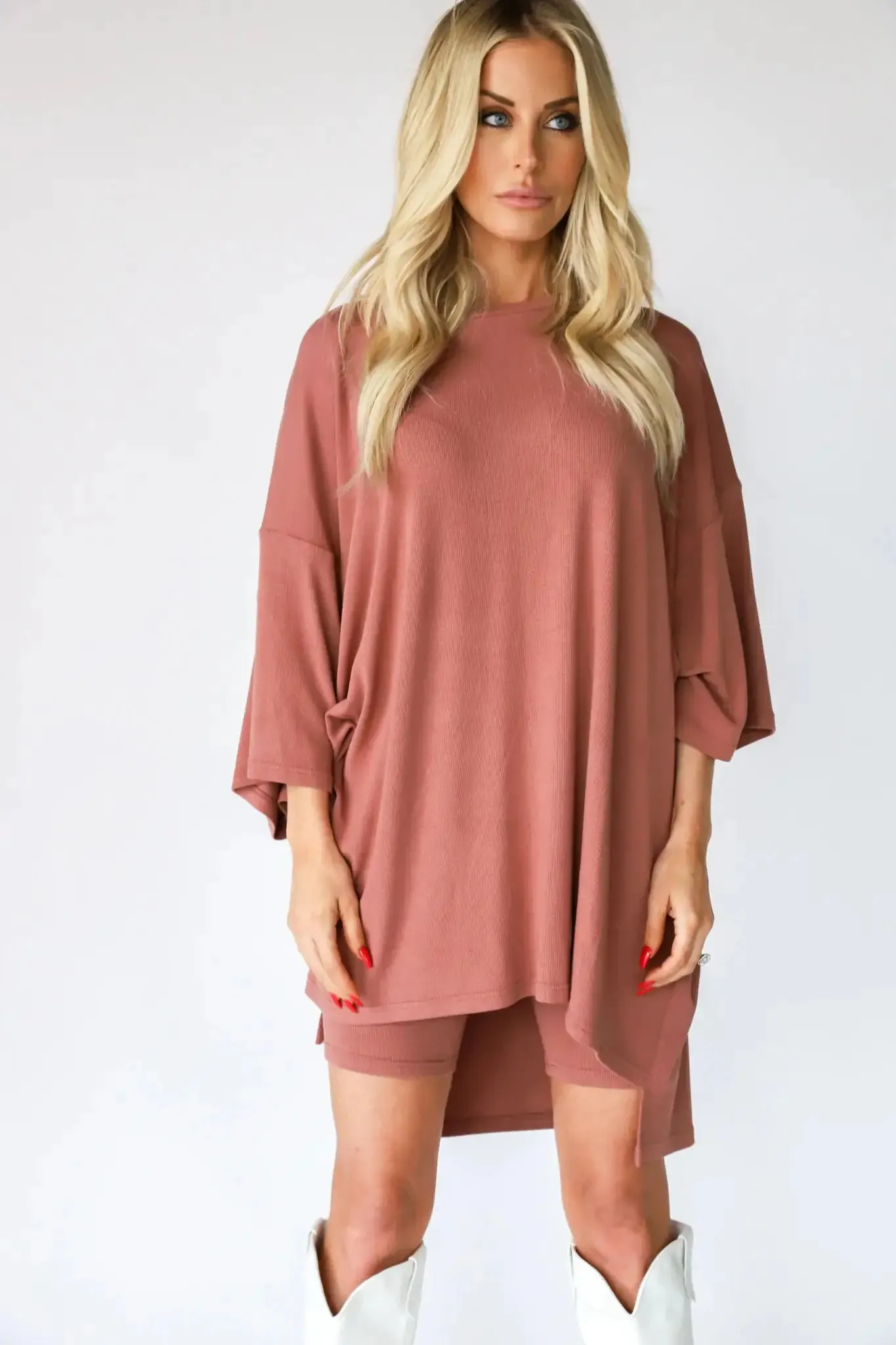 Conjunto de Camiseta Oversize y Pantalón