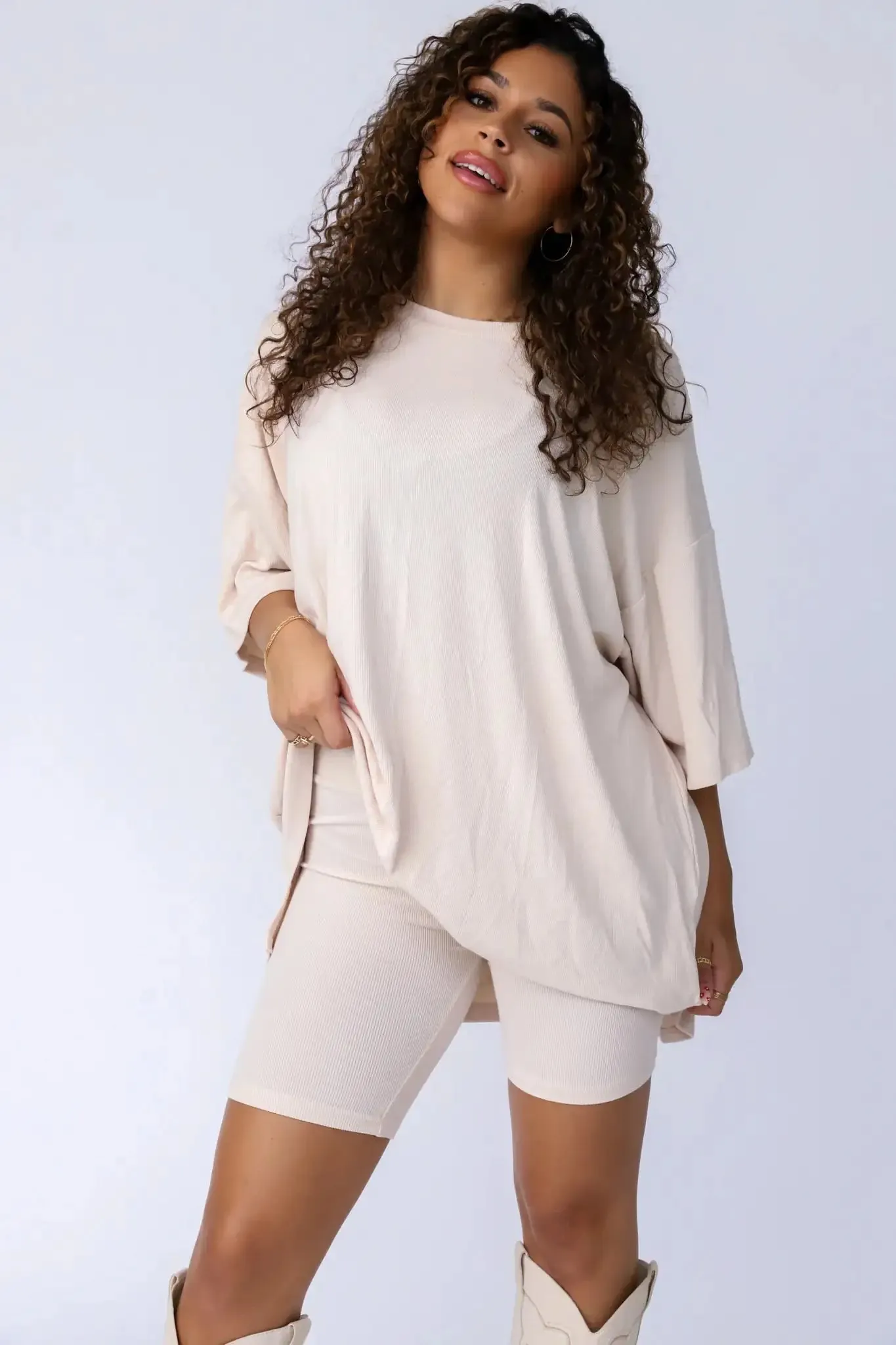 Conjunto de Camiseta Oversize y Pantalón
