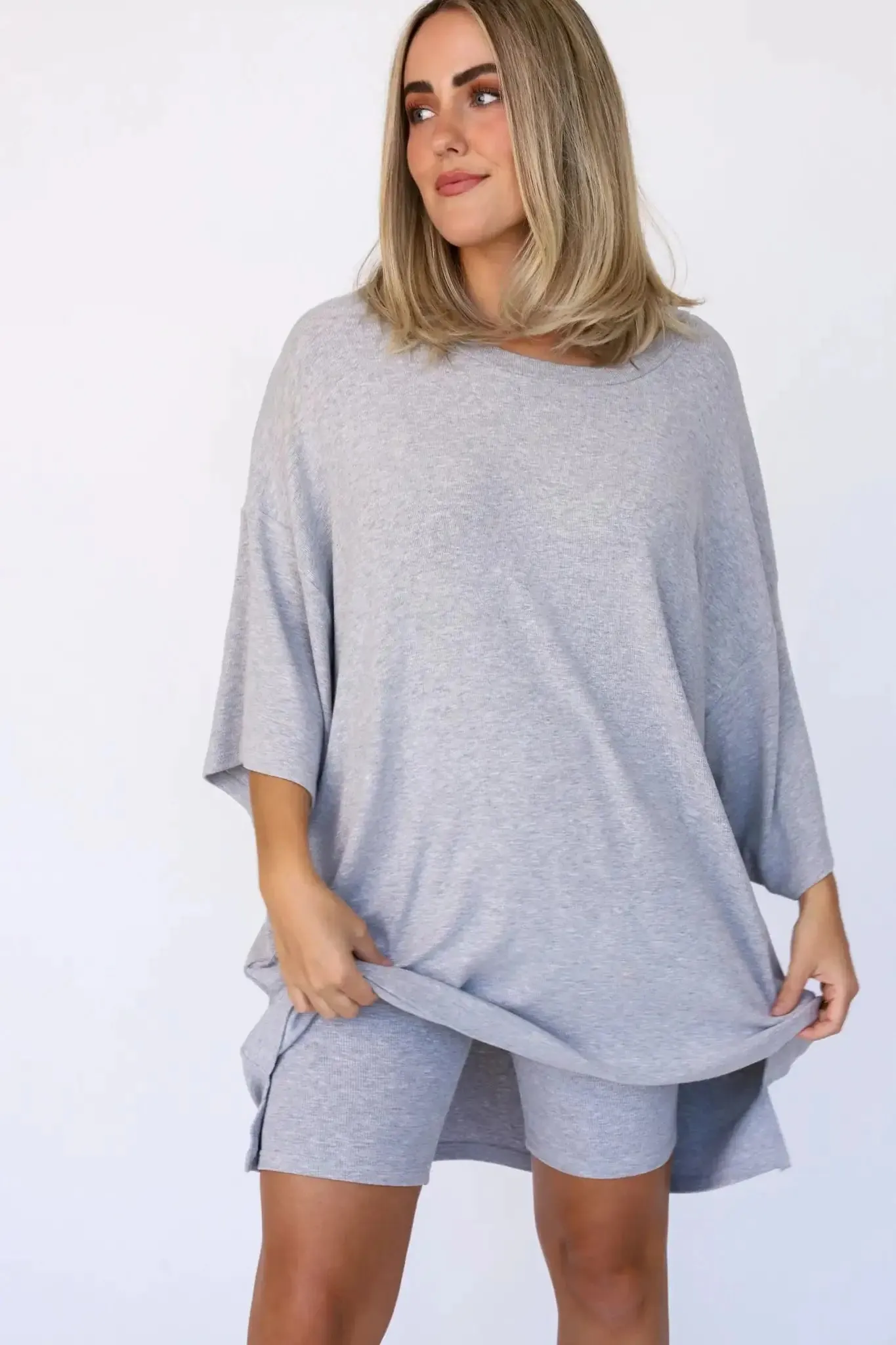 Conjunto de Camiseta Oversize y Pantalón