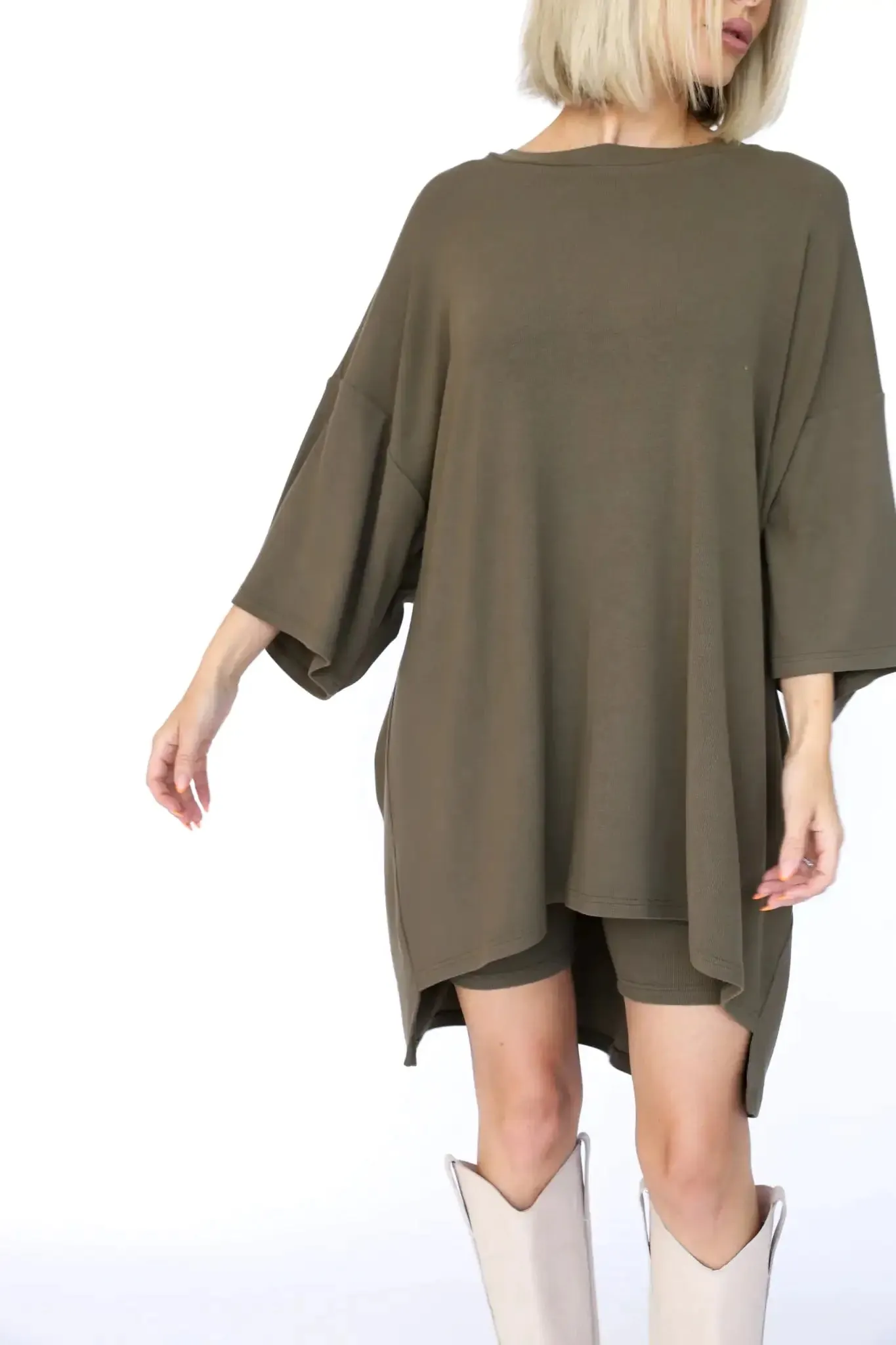 Conjunto de Camiseta Oversize y Pantalón