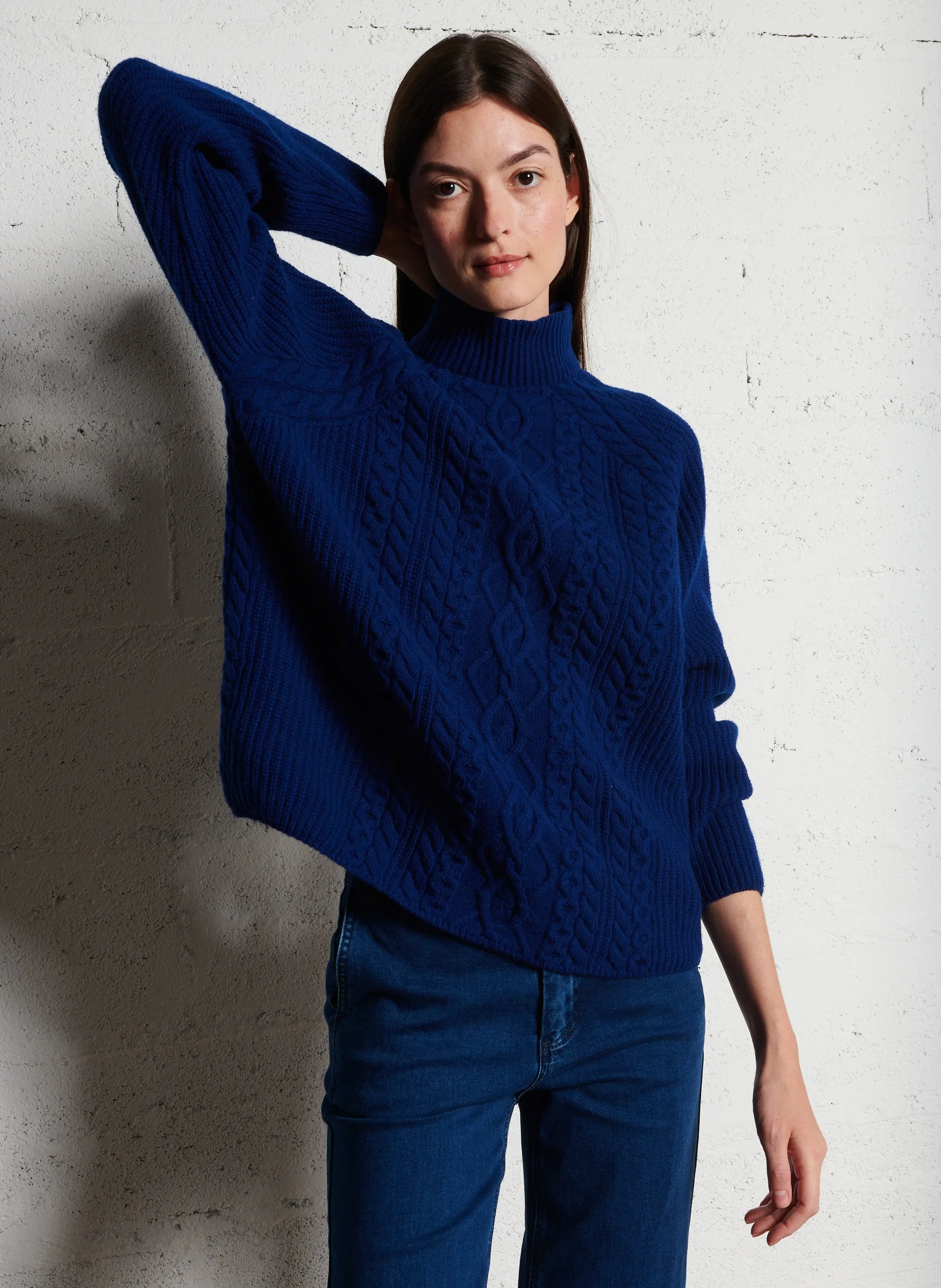 Jersey oversize de mezcla de lana con cuello redondo en beige