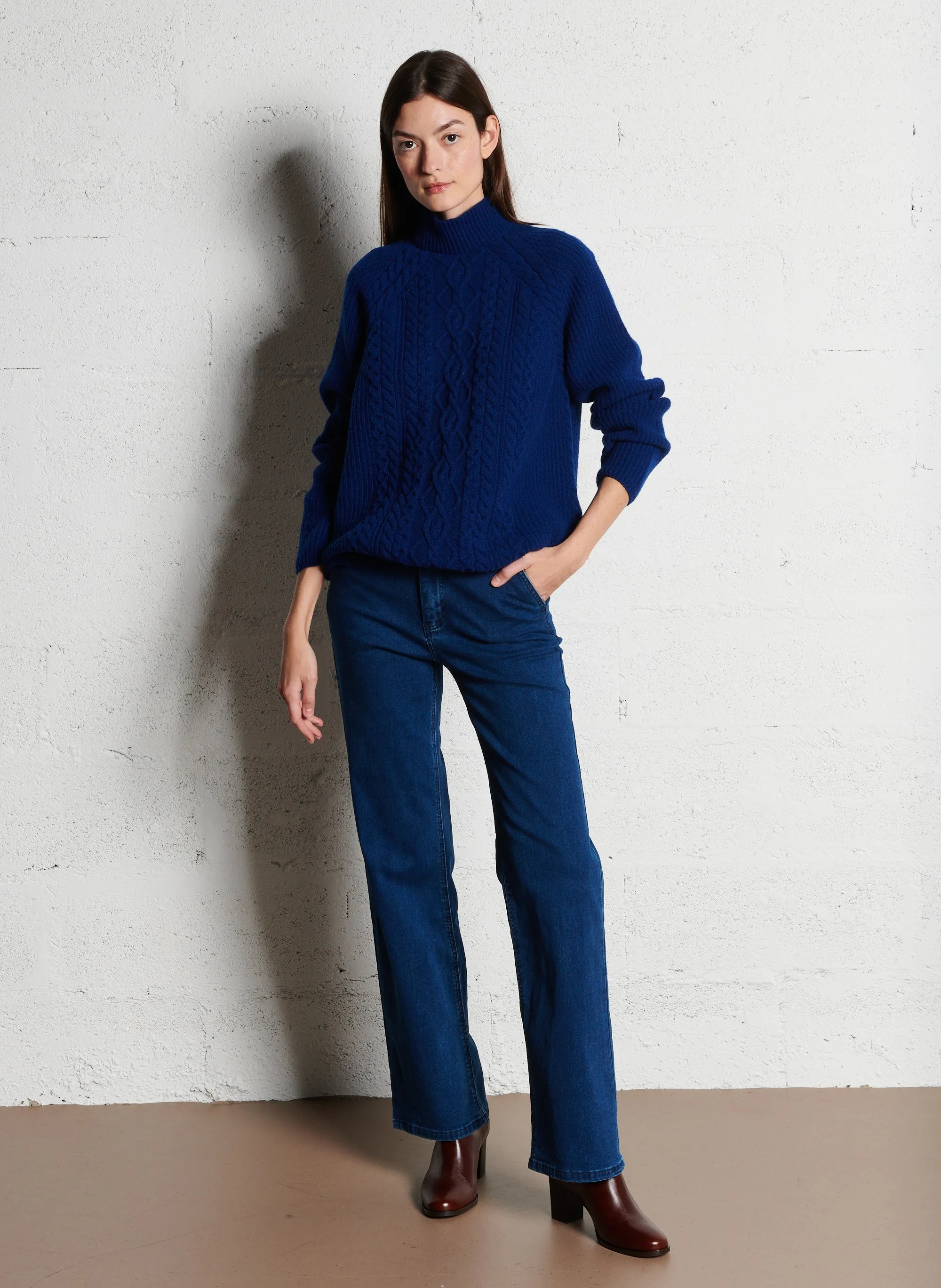 Jersey oversize de mezcla de lana con cuello redondo en beige