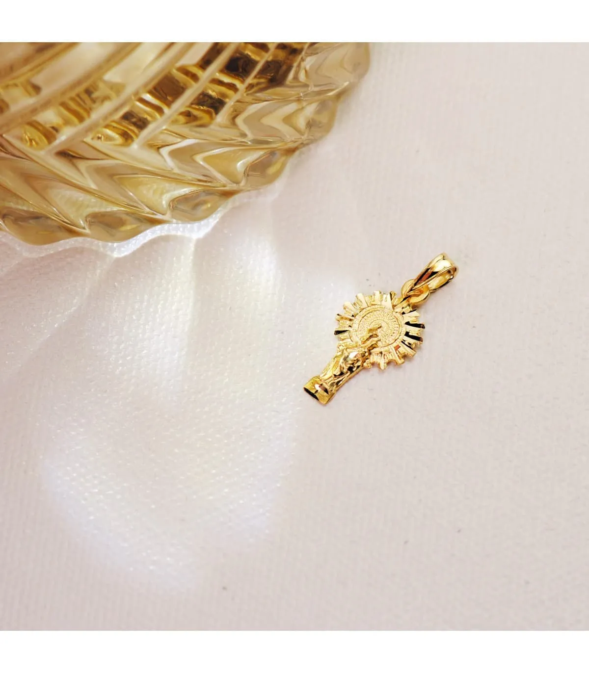 Médaille silhouette Vierge du Pilar 18K 17 mm