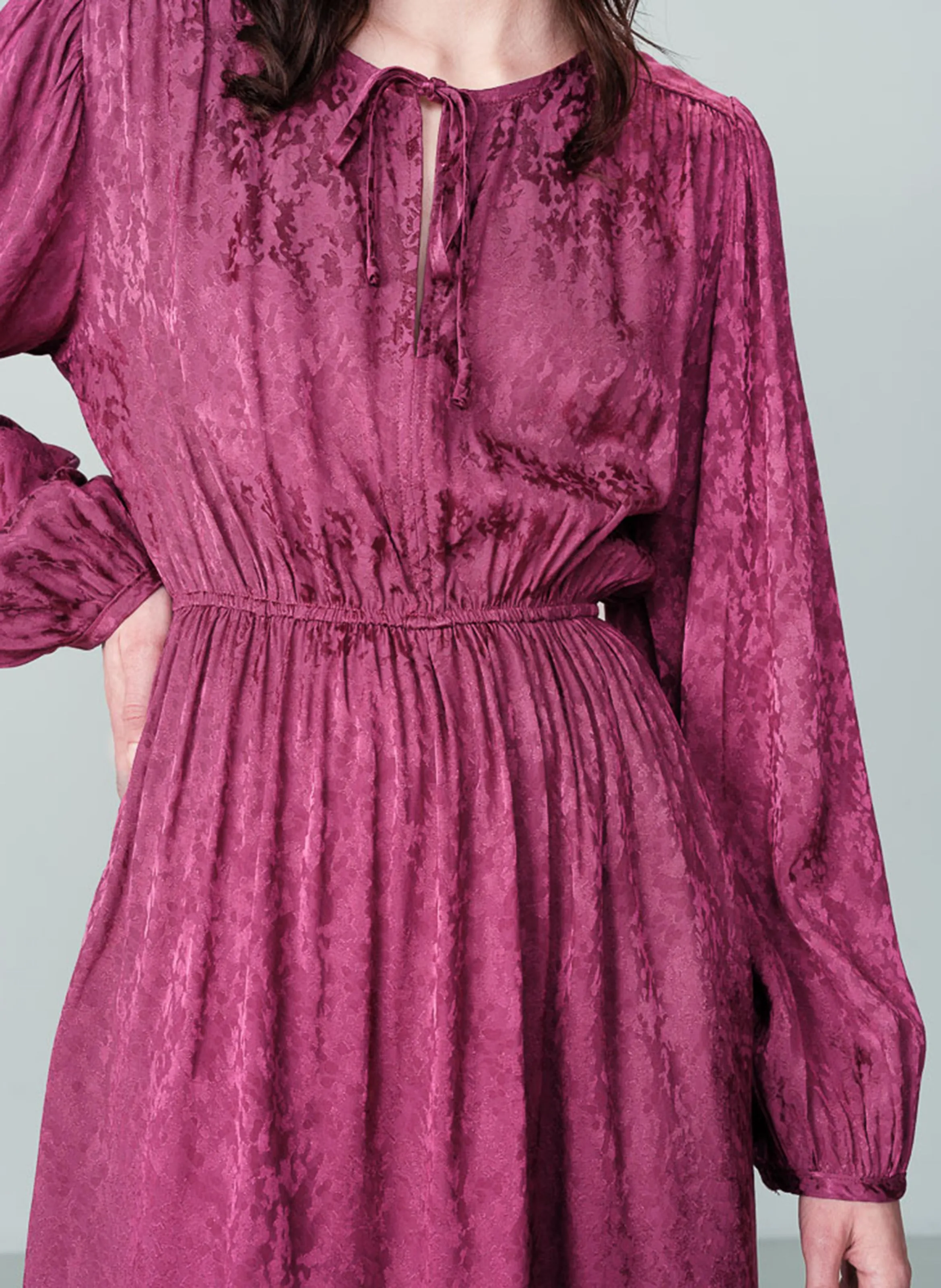 NOCES  VESTIDO CORTO DE JACQUARD ENTALLADO EN ROSA