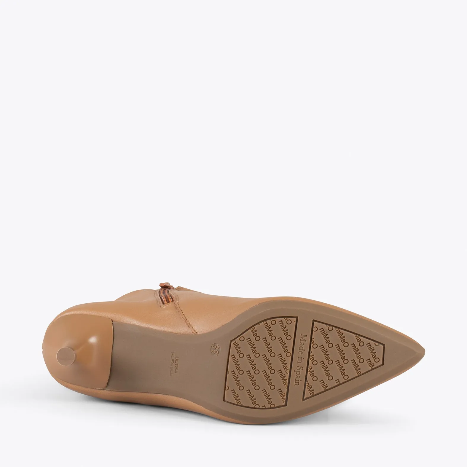OUTFIT   BOTINES ELEGANTES DE TACóN BAJO DE AGUJA CAMEL NAPA