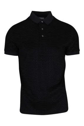 Polo negro con minilogo en letras all over