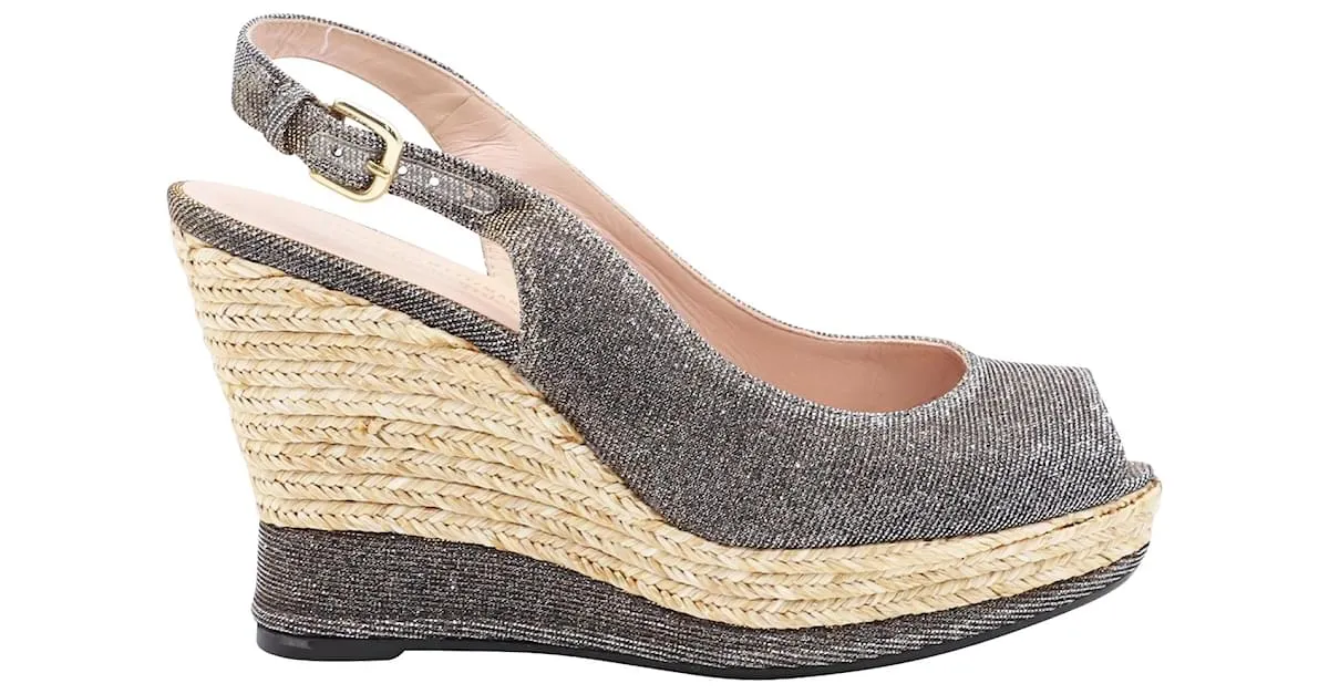 Stuart Weitzman Jean Peeptoe Cork Wedge en cuero plateado con purpurina Plata Metálico 