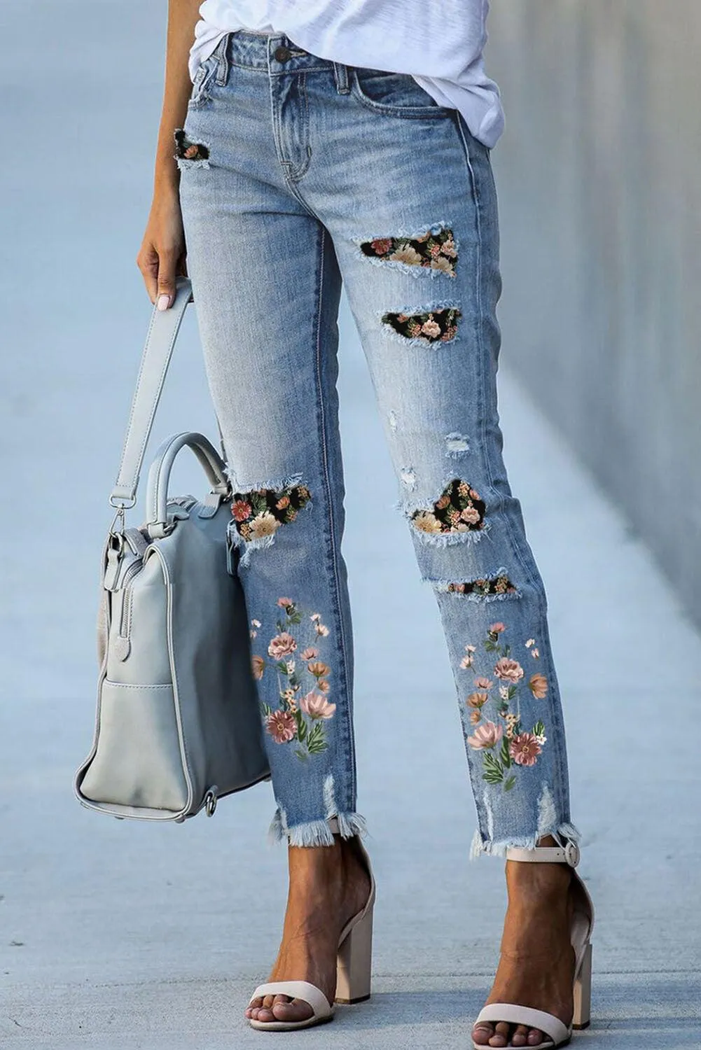 Vaqueros pitillo con parche estampado