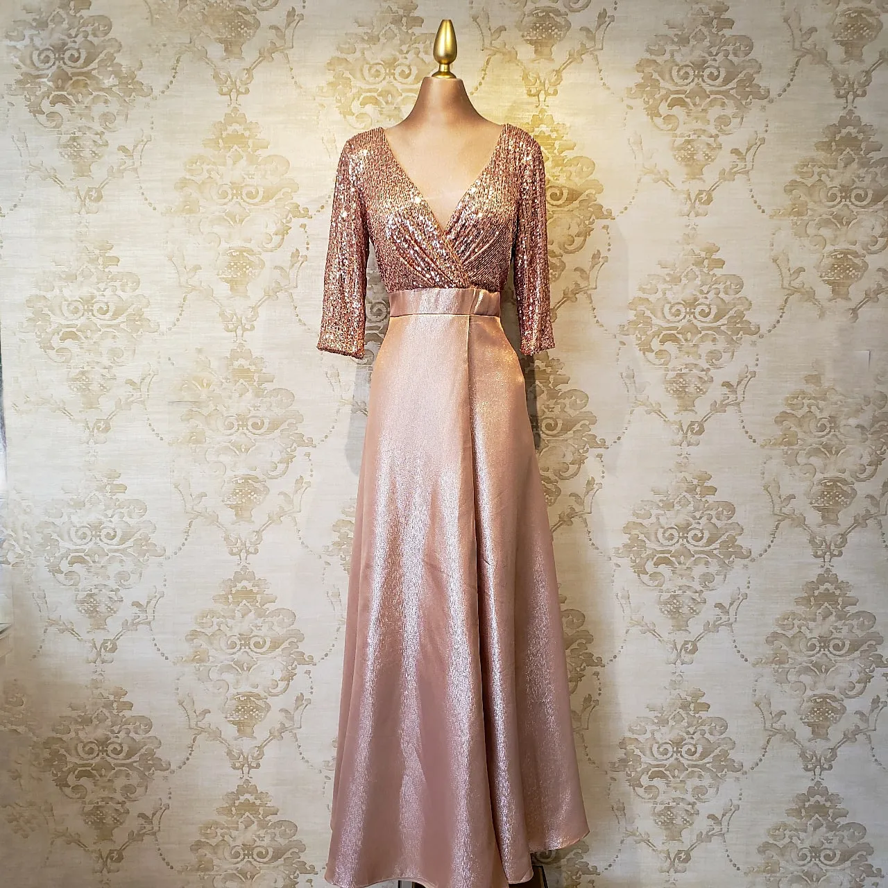 Vestido Rose Gold Largo Brillante Con Manga