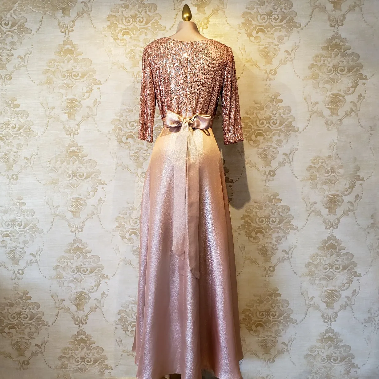 Vestido Rose Gold Largo Brillante Con Manga